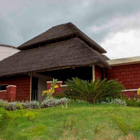 Pavanputra Clarks Inn Hassan Exterior foto